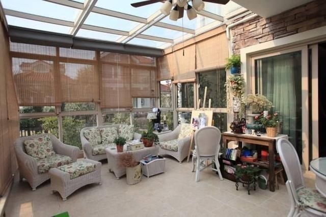 露天院子封閉成陽光房，農(nóng)村又一景色，這么裝修的不在少數(shù)